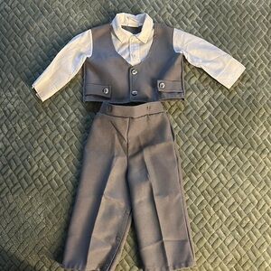 Size 2 Vintage 2 piece Gray Vest shirt Pants with White Shirt all in one🍓